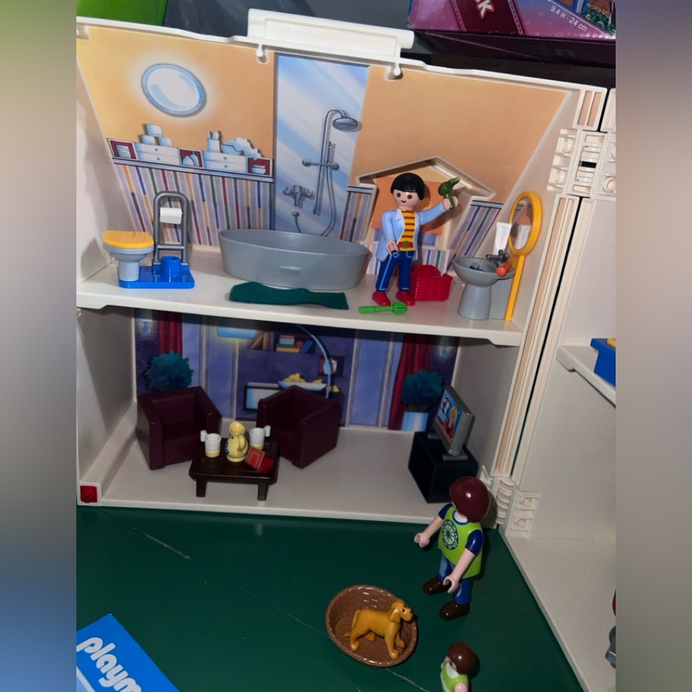 Playmobil Take Along Modern Dollhouse 70985 - Picture 3 of 6